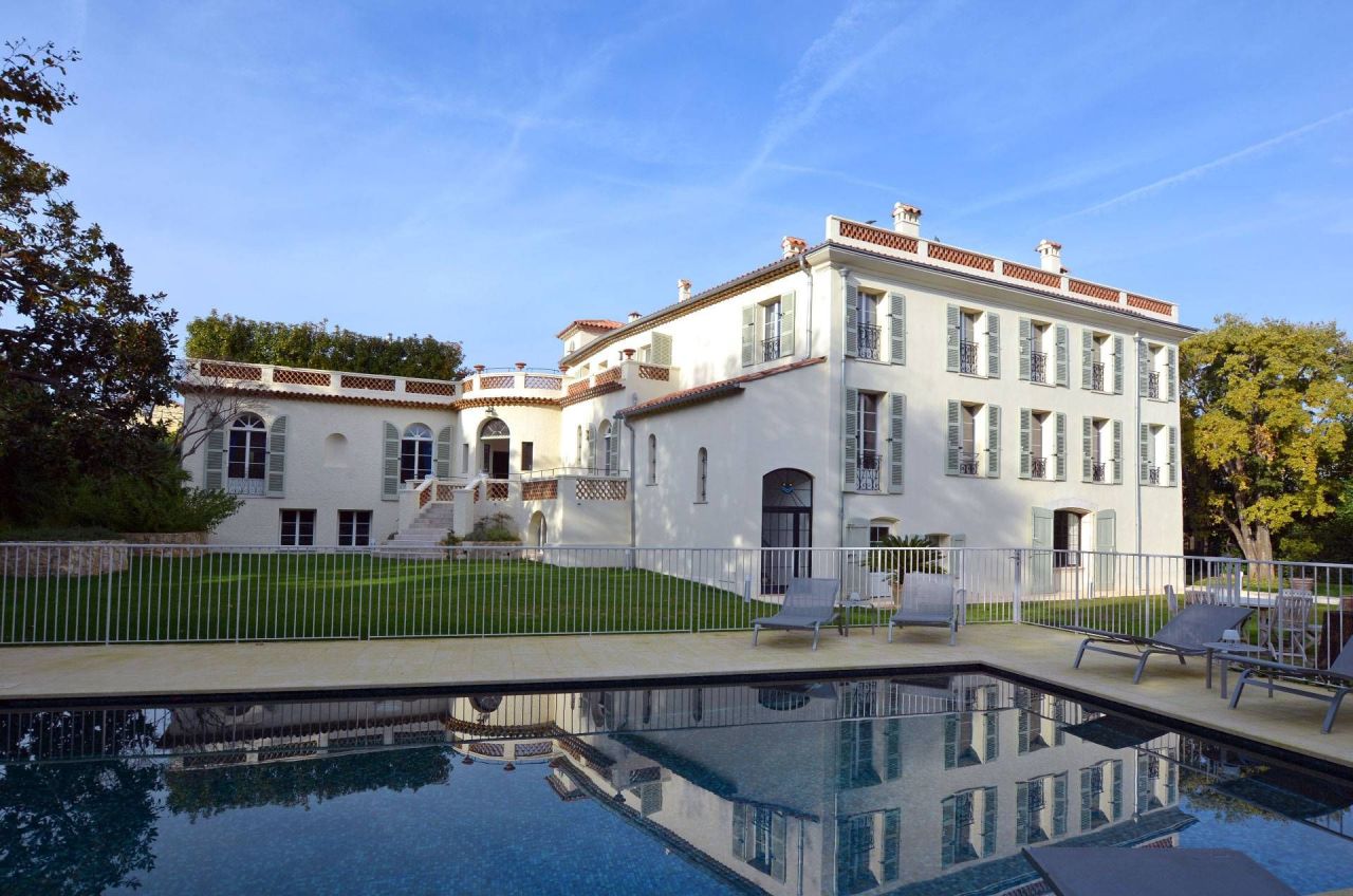 Villa in Antibes, Frankreich, 750 m² - Foto 1