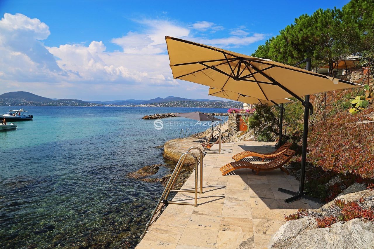 Villa in Saint-Tropez, France - picture 1