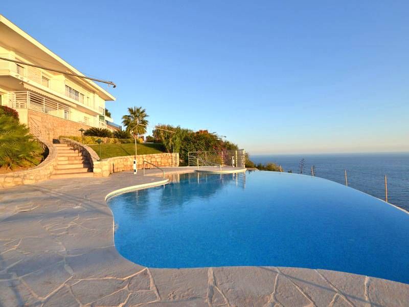Villa à Cap d'Ail, France, 500 m² - image 1
