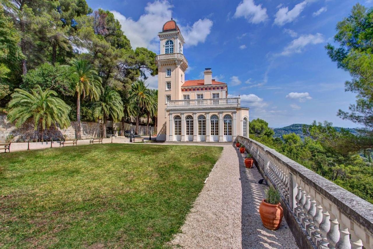 Villa à Grasse, France, 1 000 m² - image 1