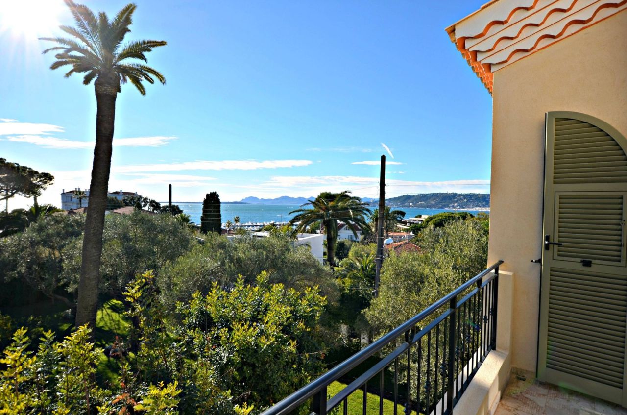 Villa in Antibes, Frankreich, 320 m² - Foto 1