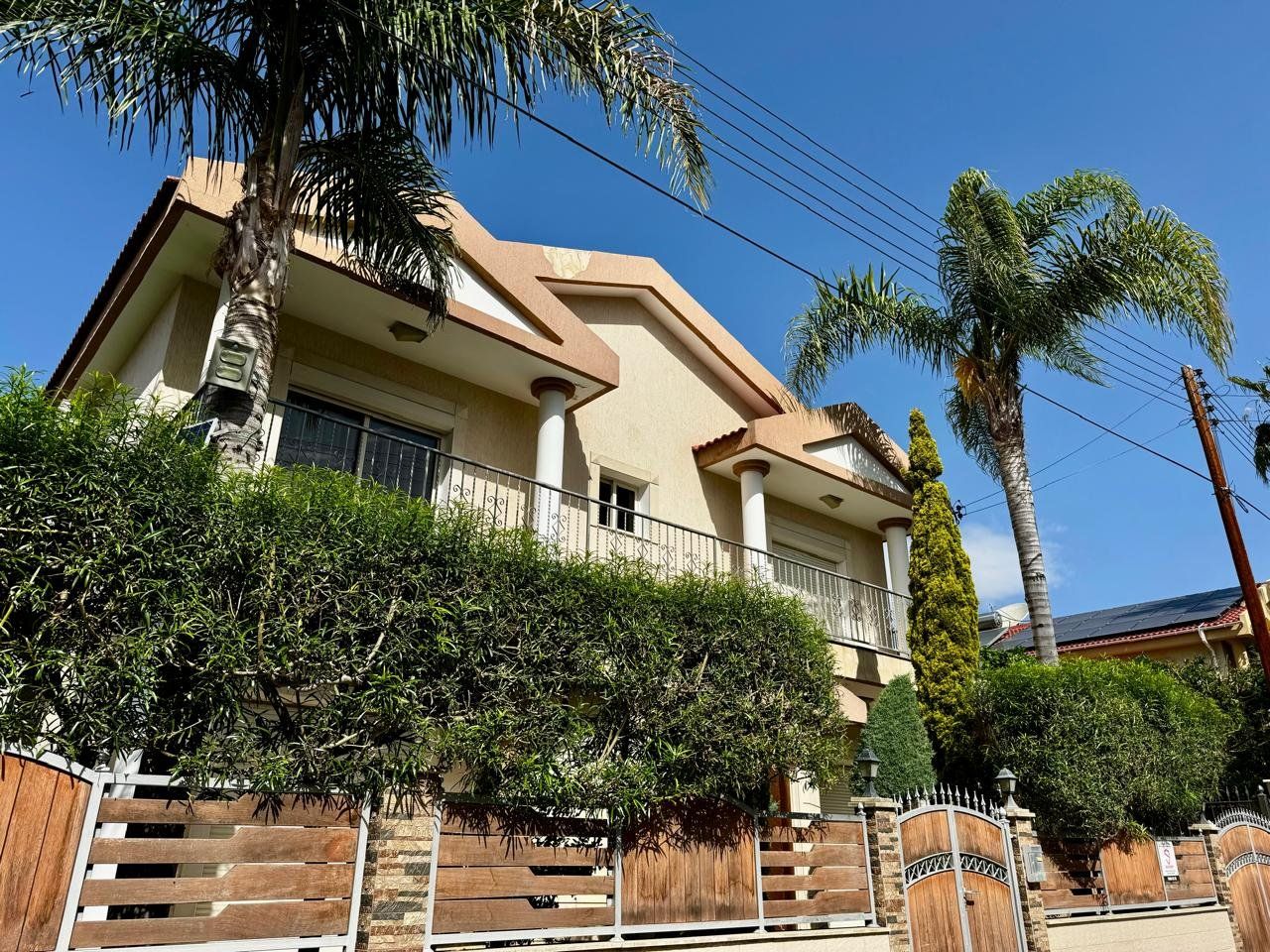 Casa en Germasogeia, Chipre, 303 m² - imagen 1