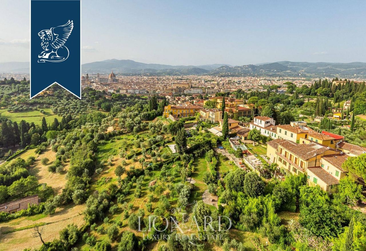 Villa in Florence, Italy, 800 m² - picture 1