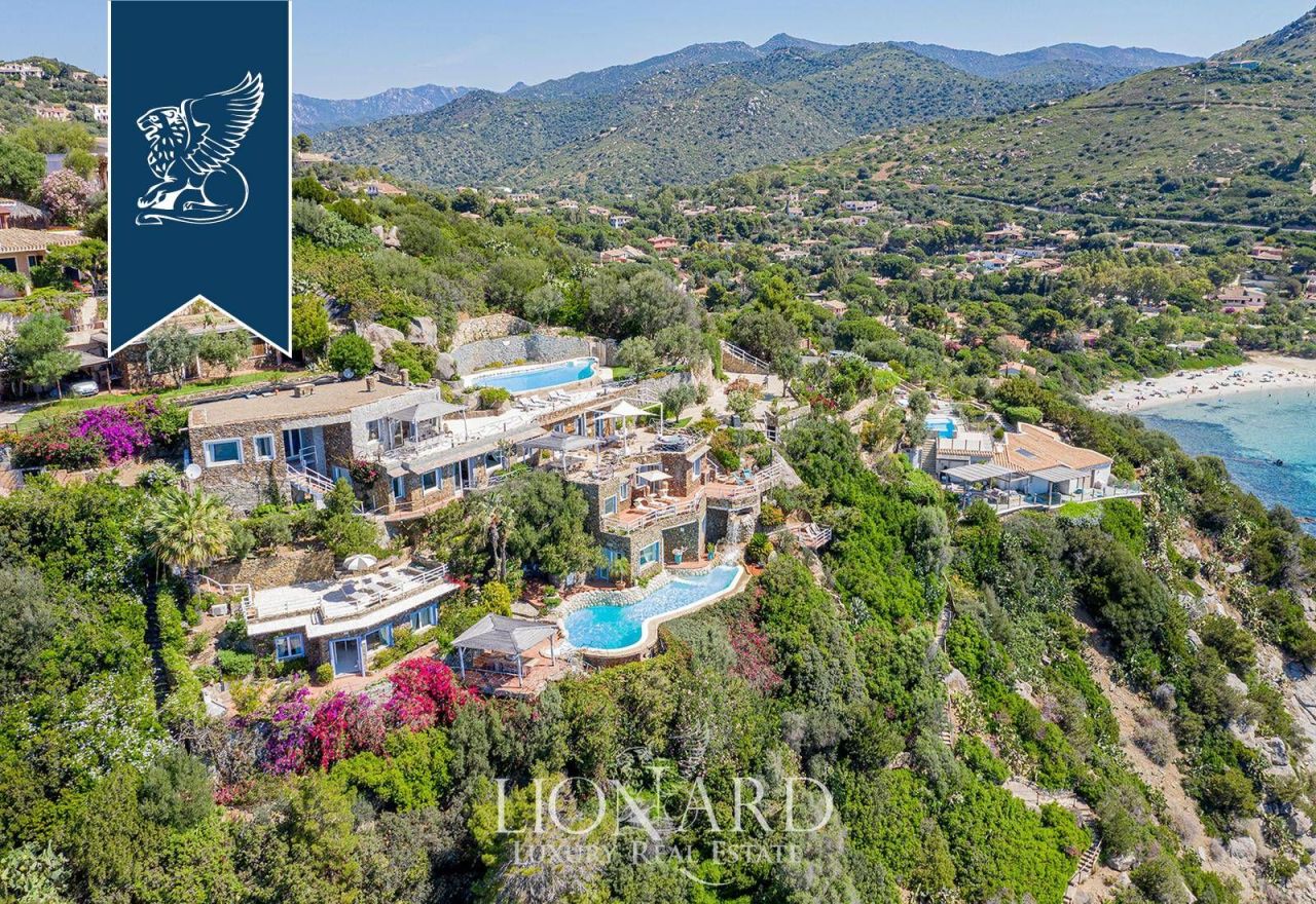 Villa en Cagliari, Italia, 490 m² - imagen 1
