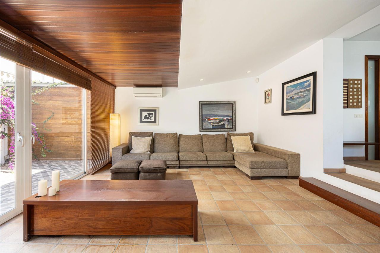 Villa à Vilassar de Mar, Espagne, 227 m² - image 1