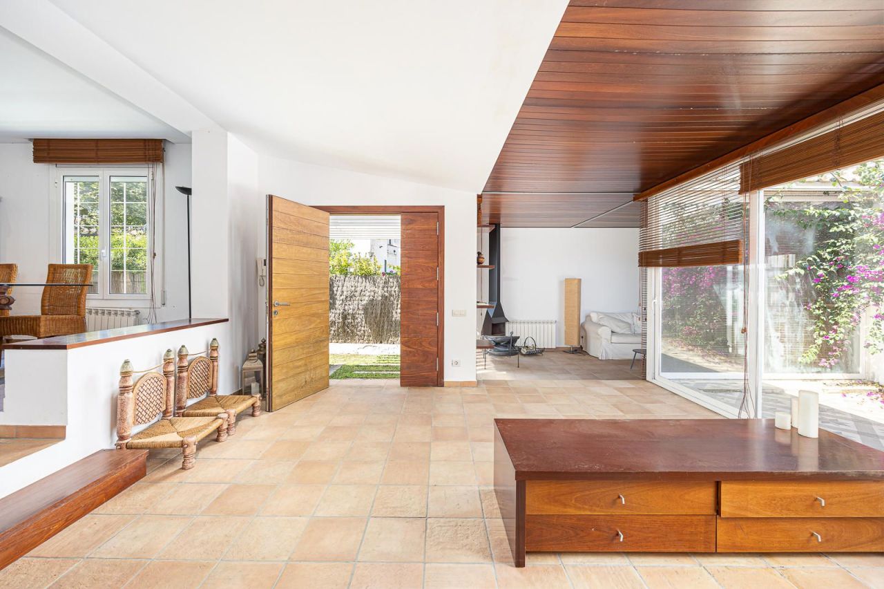 Villa en Vilassar de Mar, España, 227 m² - imagen 1
