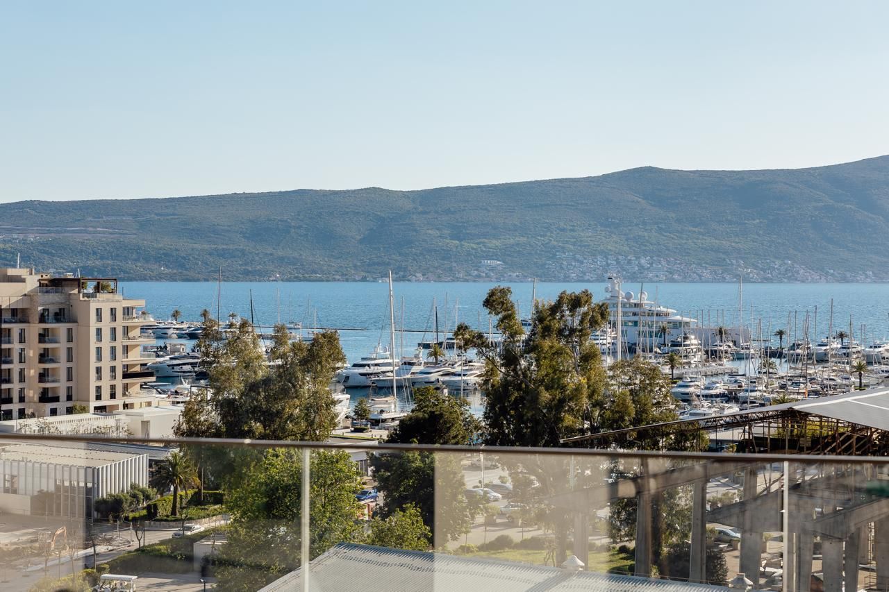 Ático en Tivat, Montenegro, 180 m² - imagen 1
