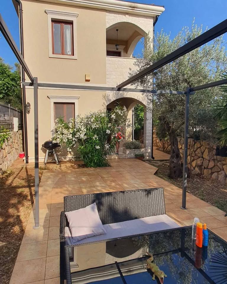 Haus in Petrovac, Montenegro, 112 m² - Foto 1