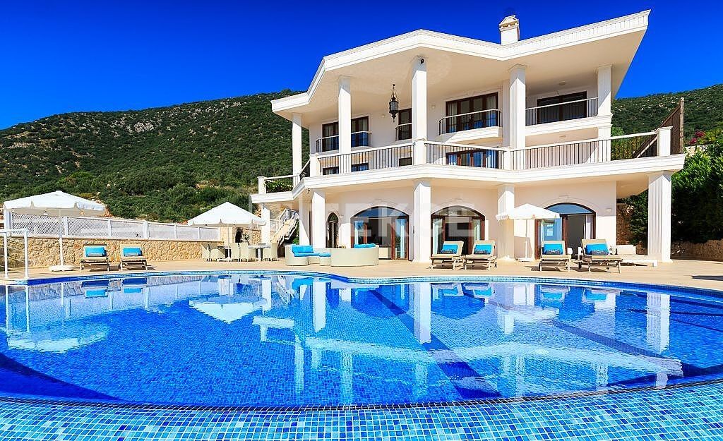 Villa en Kalkan, Turquia, 320 m² - imagen 1