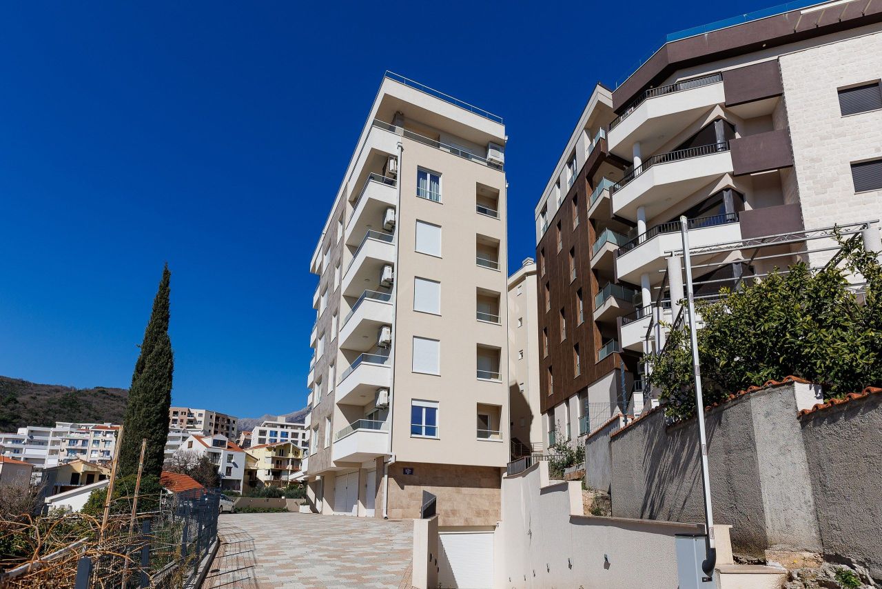 Wohnung in Becici, Montenegro, 50 m² - Foto 1