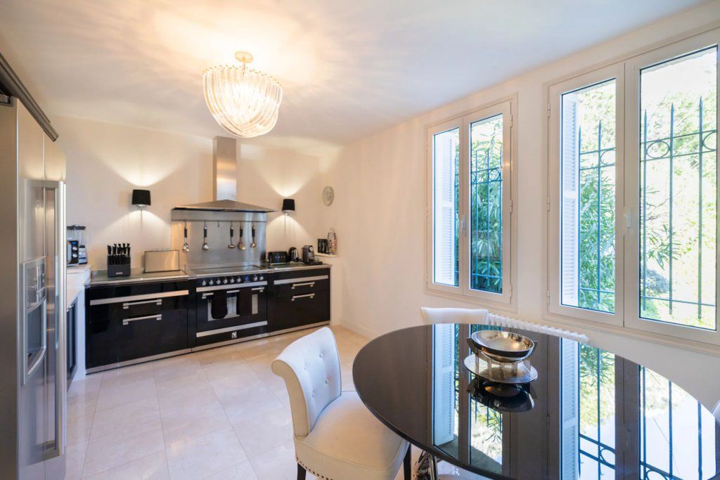 Apartment in Beaulieu-sur-Mer, France, 193 m² - picture 16