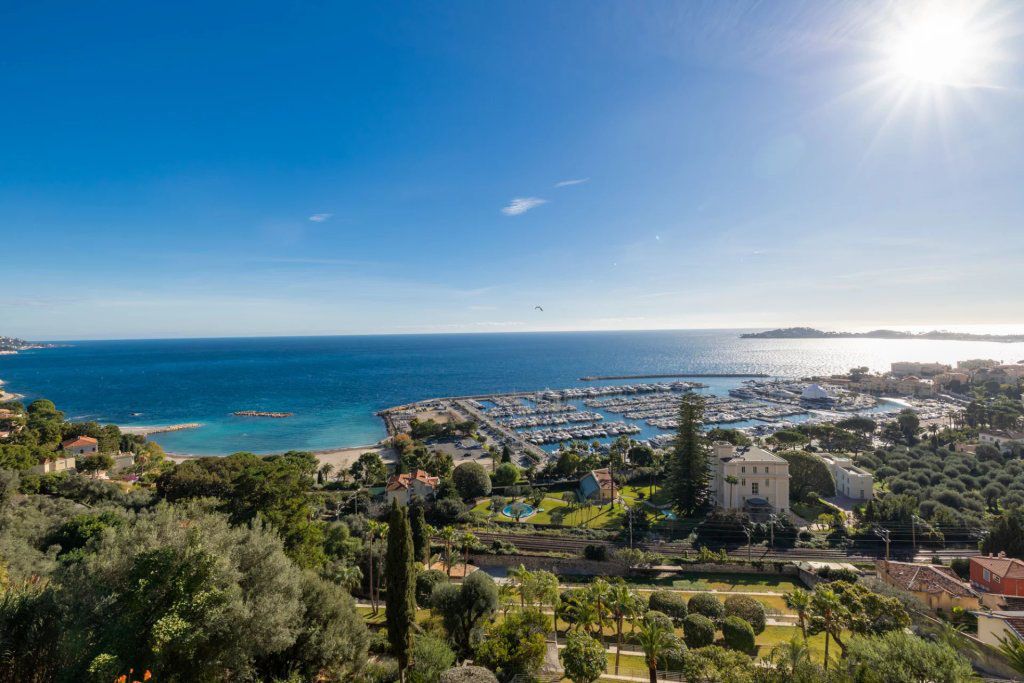 Apartment in Beaulieu-sur-Mer, France, 193 m² - picture 4