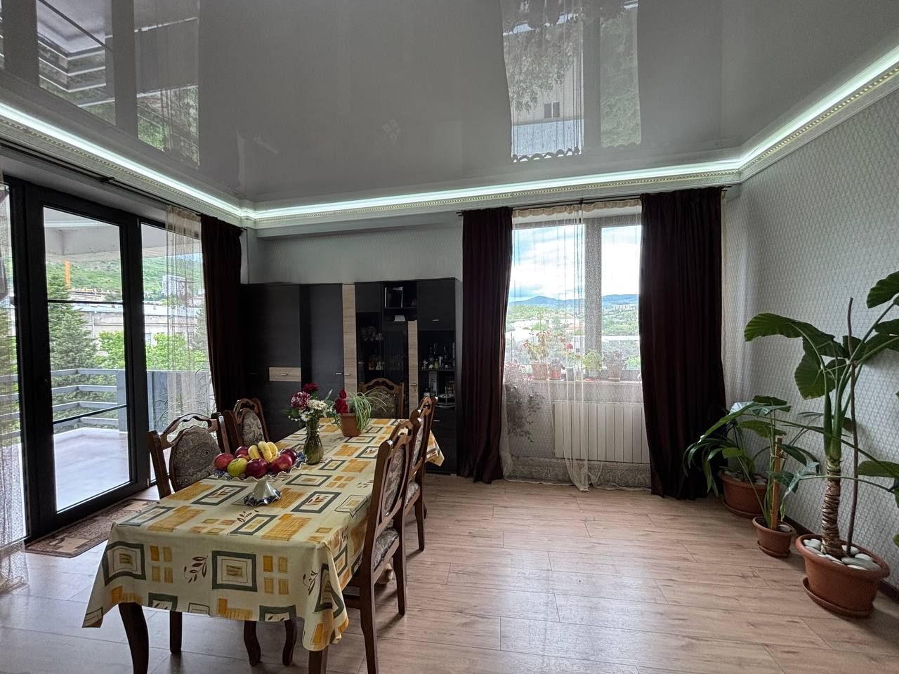 Flat in Tbilisi, Georgia, 165 m² - picture 1