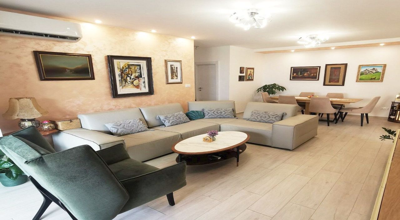Wohnung in Dobrota, Montenegro, 84 m² - Foto 1