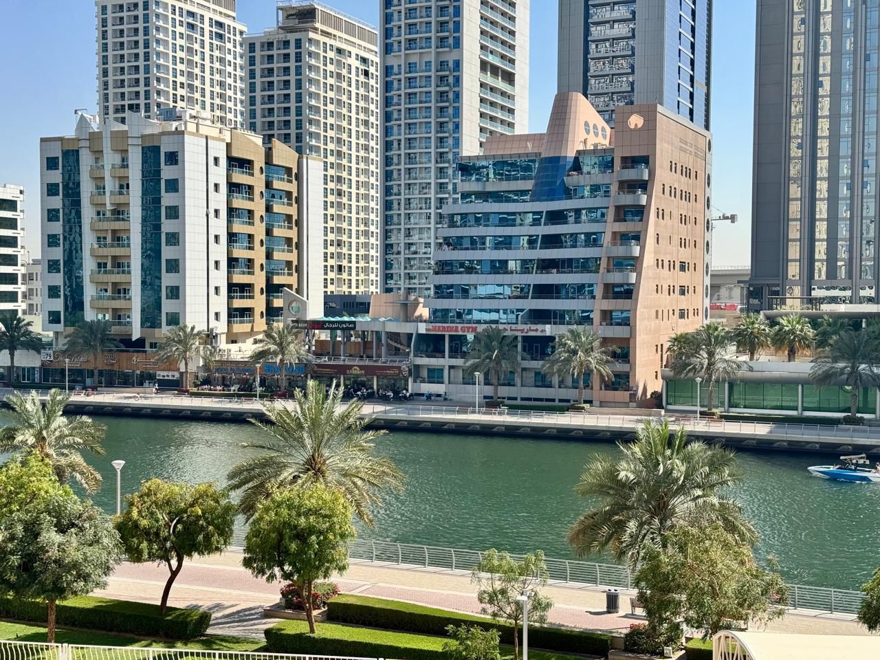 Flat in Dubai, UAE, 70 m² - picture 2