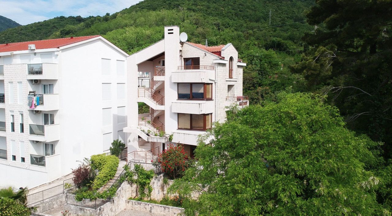 Villa en Herceg-Novi, Montenegro, 226 m² - imagen 1