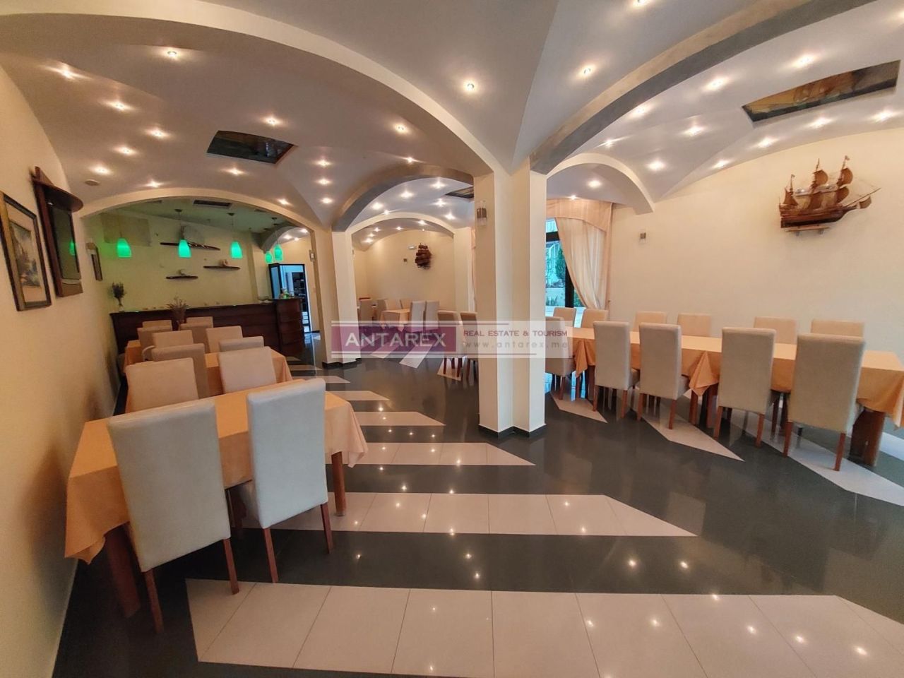 Gewerbeimmobilien in Bijela, Montenegro, 1 100 m² - Foto 3