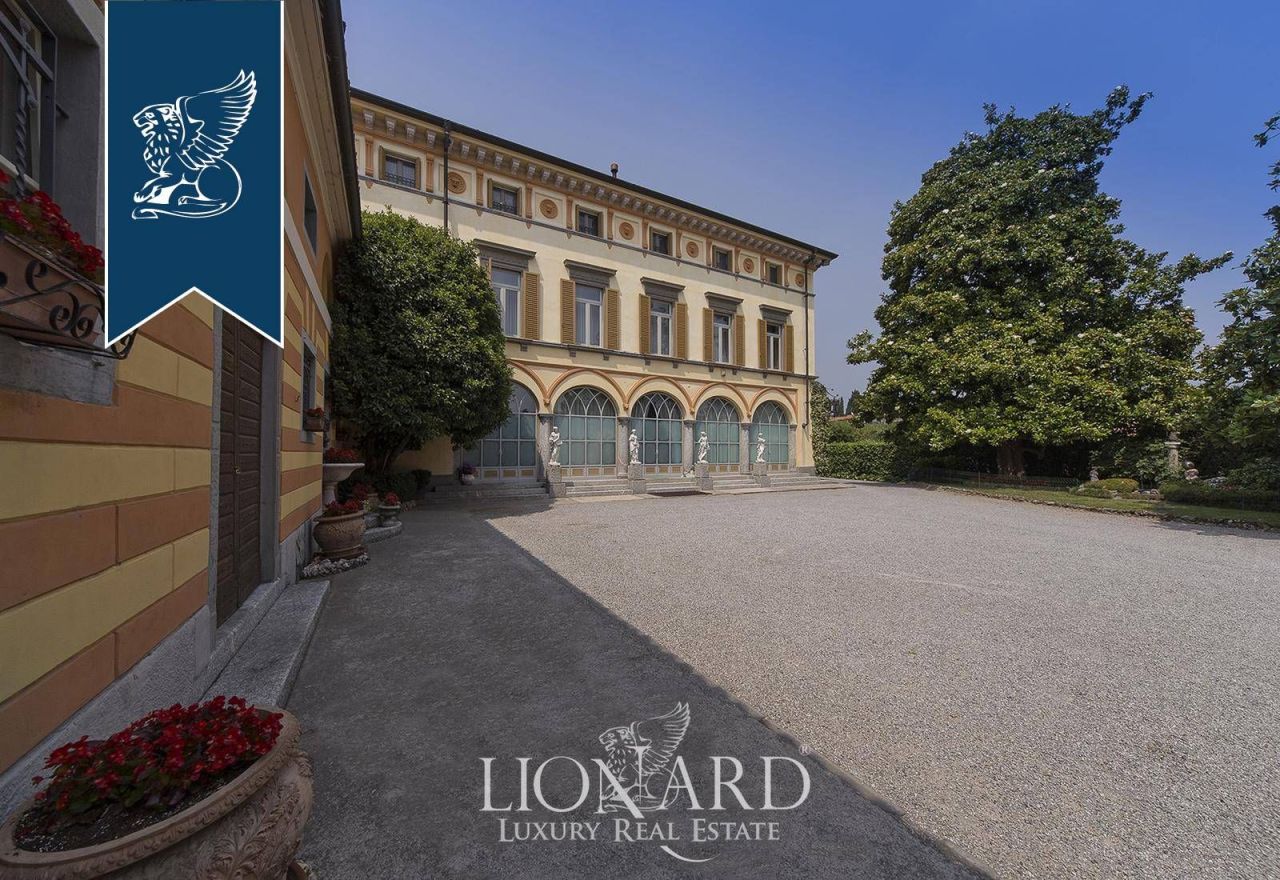 Villa en Bérgamo, Italia, 2 000 m² - imagen 1