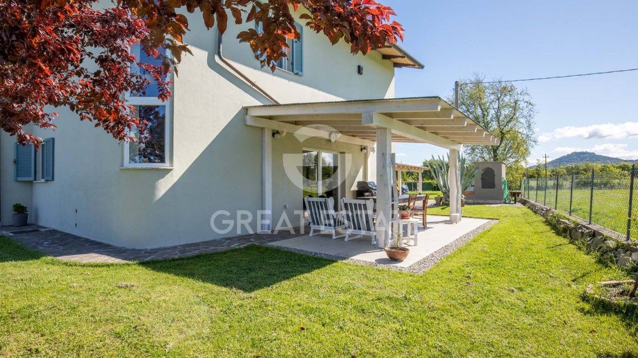 Villa in Castiglione del Lago, Italy, 182.6 m² - picture 1