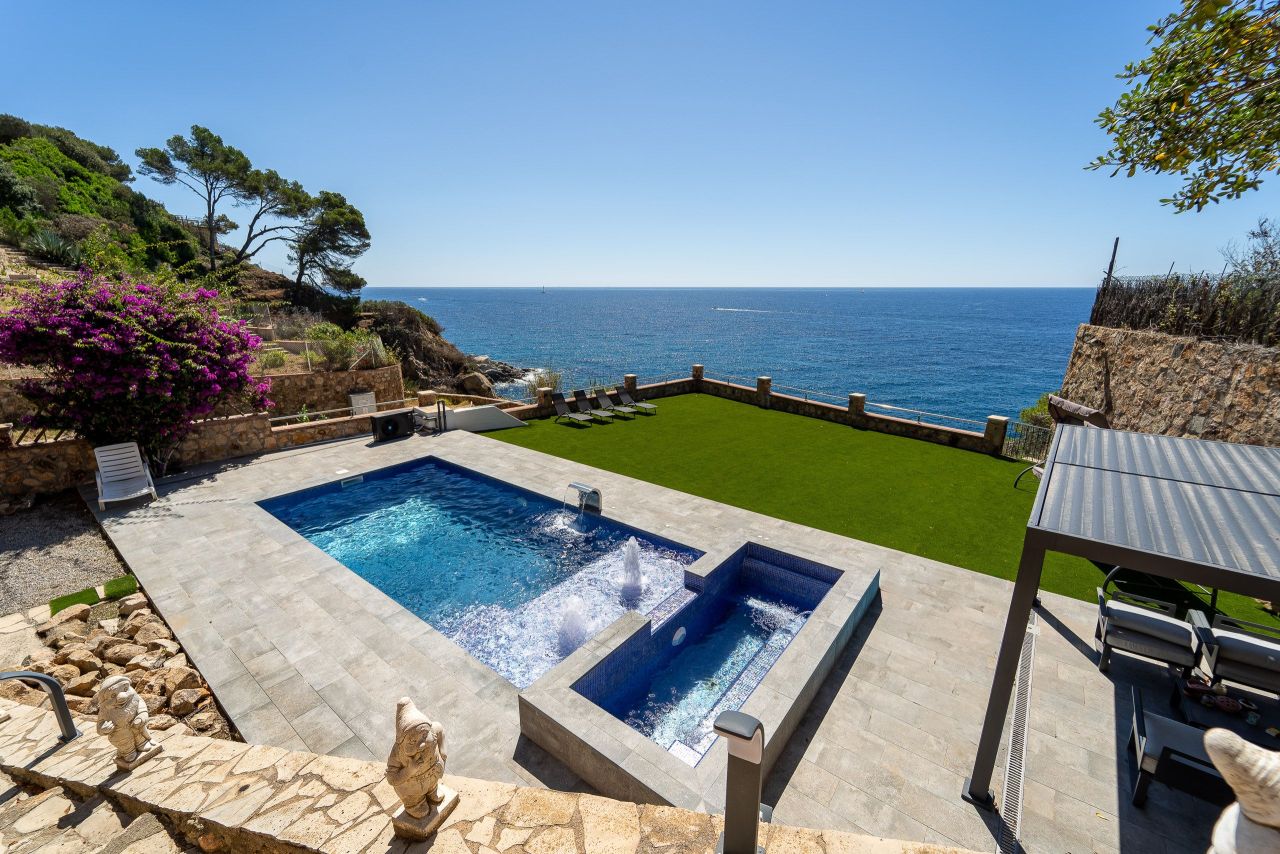 Villa à Lloret de Mar, Espagne, 600 m² - image 1