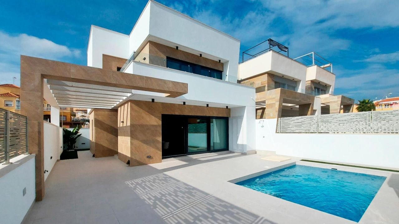 Villa en San Miguel de Salinas, España, 180 m² - imagen 1