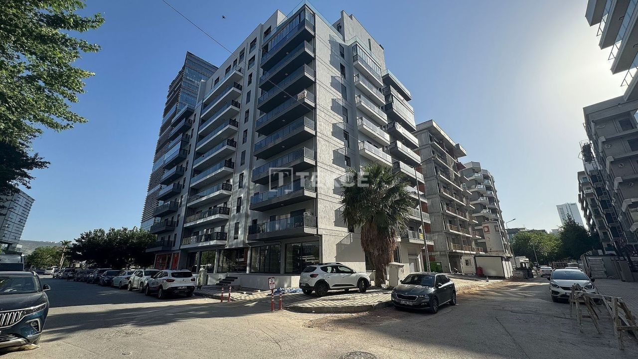 Apartment Bayraklı, Turkey, 230 m² - picture 1