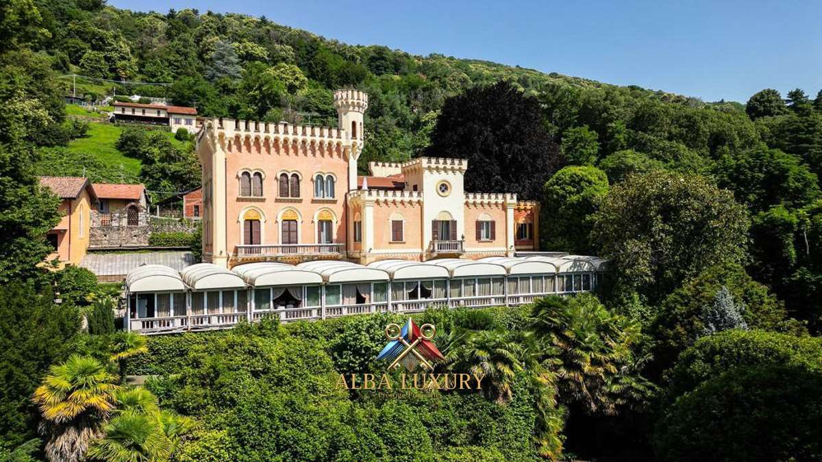 Villa in Lesa, Italien, 1 900 m² - Foto 1