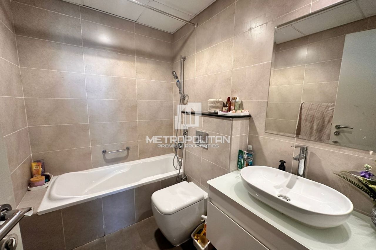 Apartment in Dubai, UAE, 58 m² - picture 8