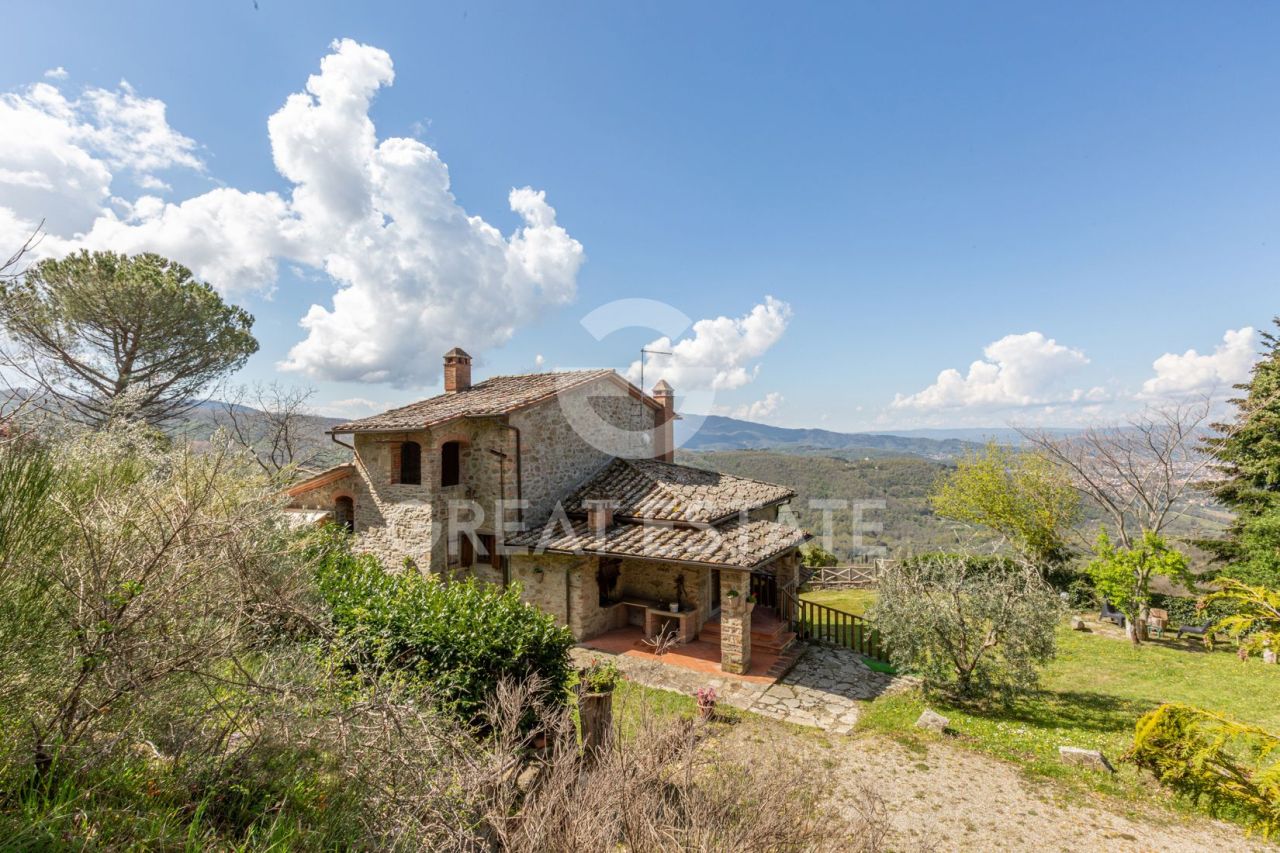 House in Arezzo, Italy, 279.2 m² - picture 1