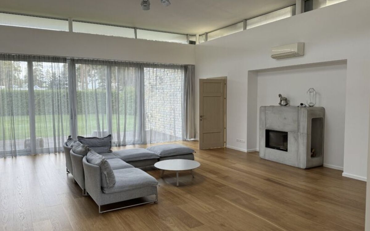 Casa en Distrito de Riga, Letonia, 2 150 m² - imagen 1