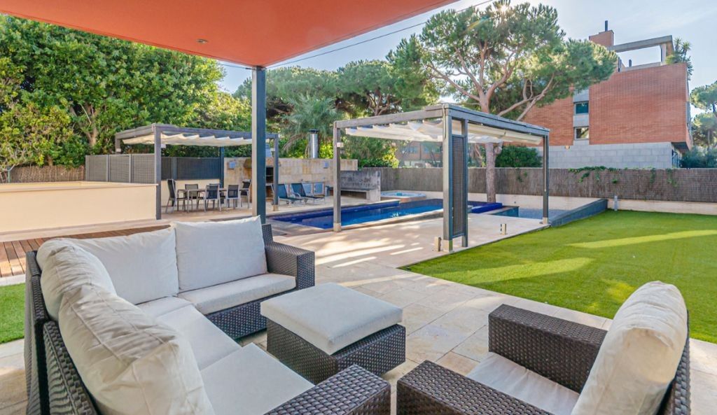 Villa in Gava Mar, Spain, 450 m² - picture 7