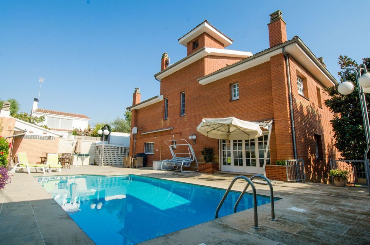 Haus in Castelldefels, Spanien, 600 m² - Foto 1