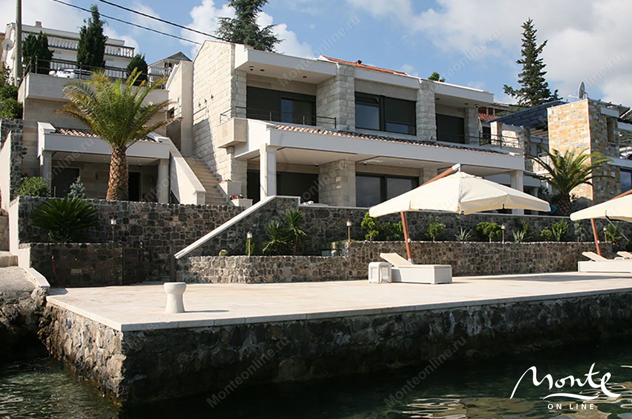 Villa en Tivat, Montenegro, 300 m² - imagen 1