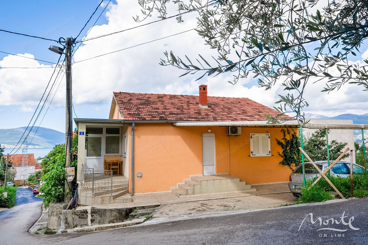 Maison à Tivat, Monténégro, 119 m² - image 1