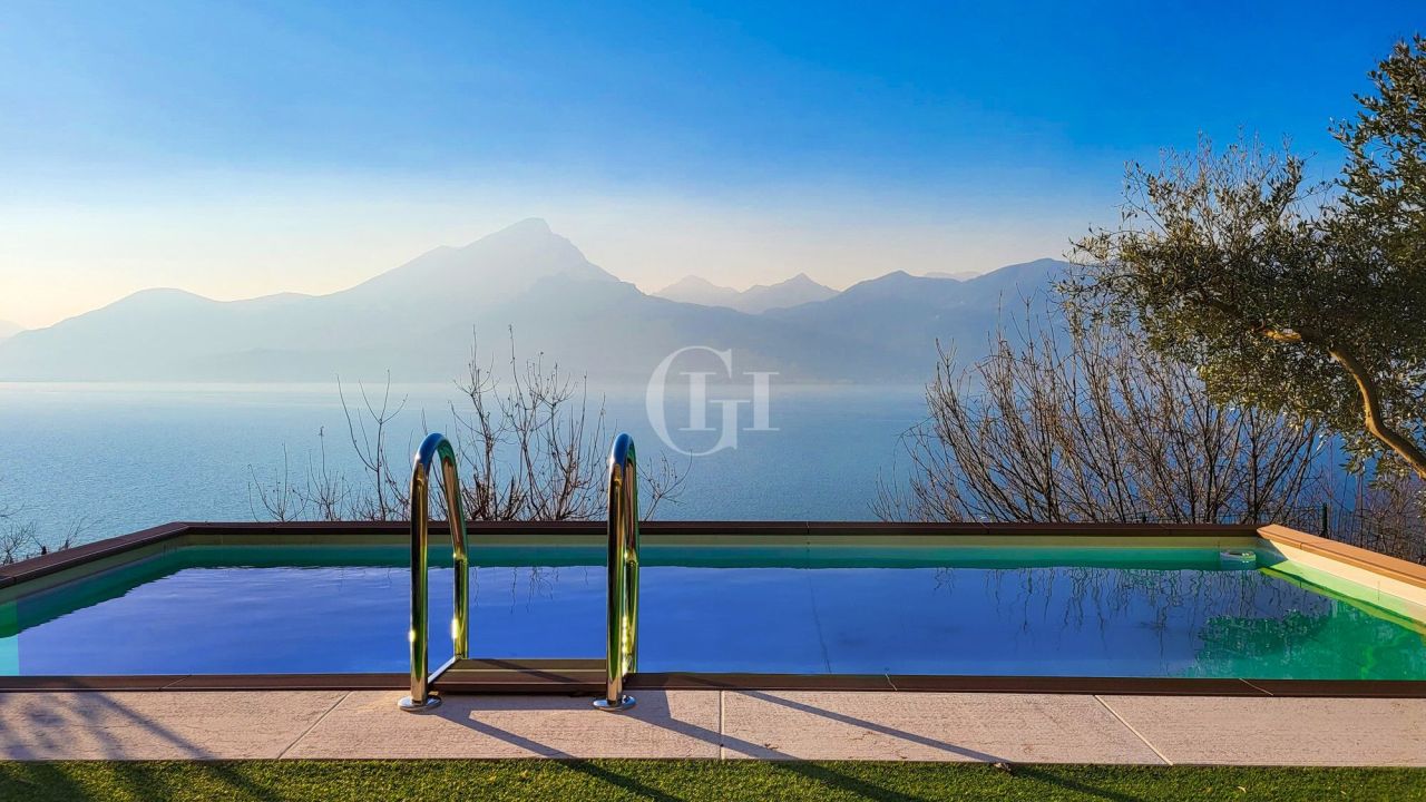Villa por Lago de Garda, Italia, 175 m² - imagen 1