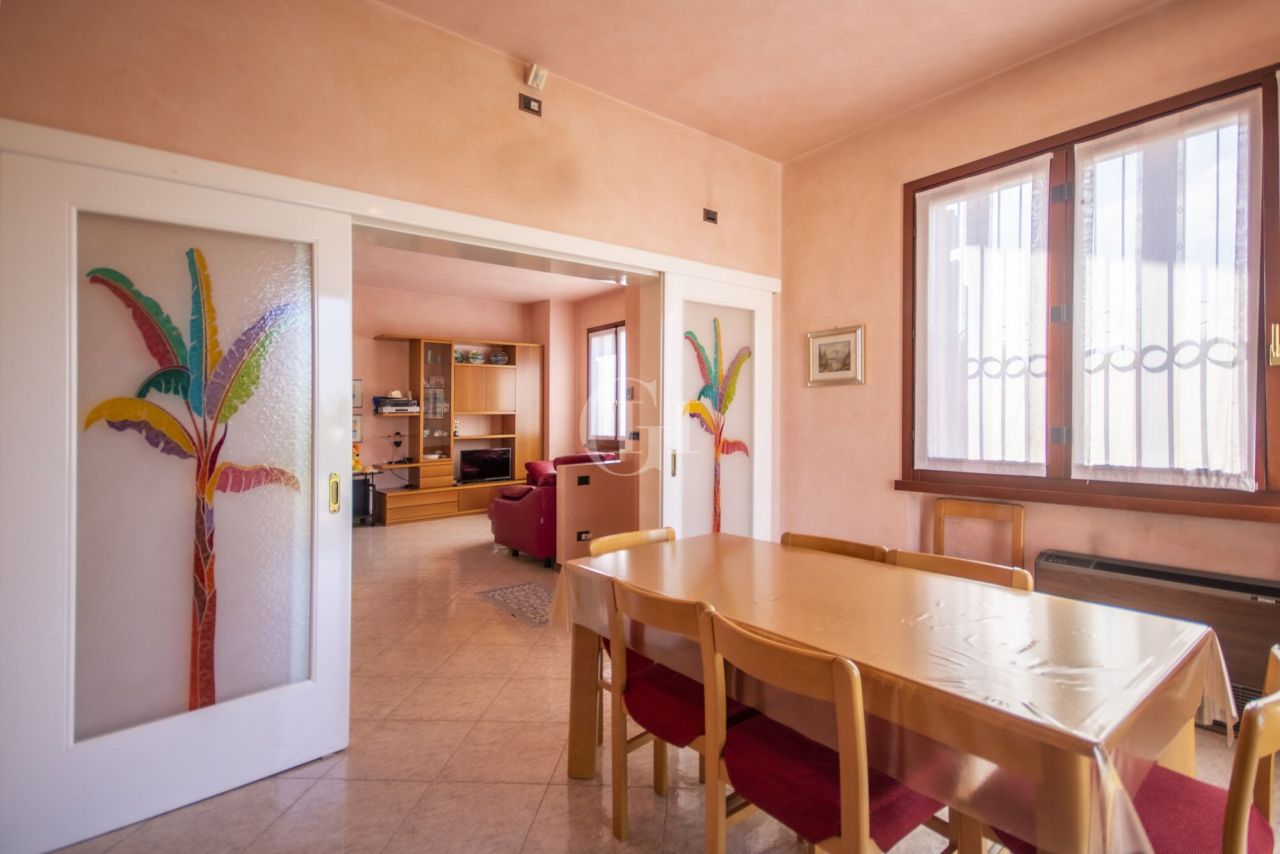 Villa sul Lago di Garda, Italia, 300 m² - foto 6