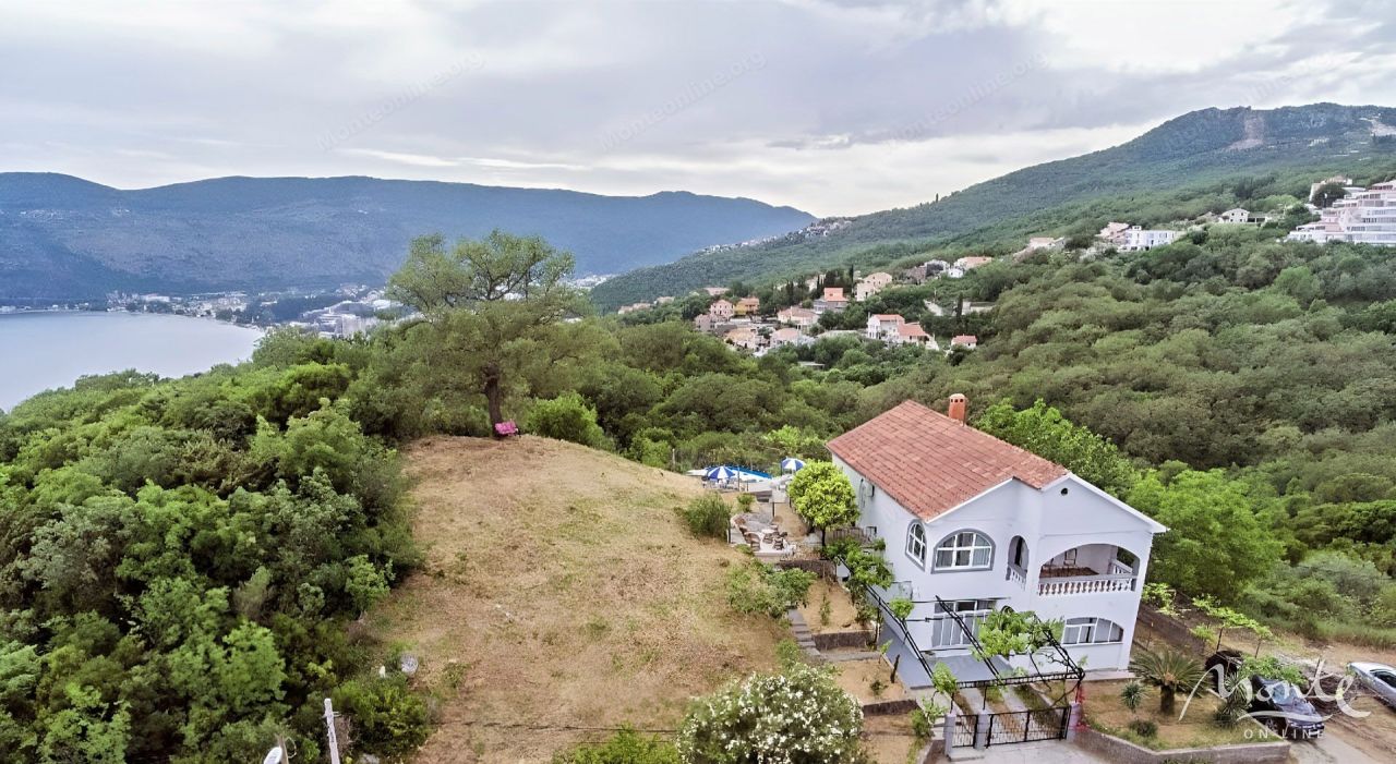 Terrain à Herceg-Novi, Monténégro, 1 114 m² - image 1