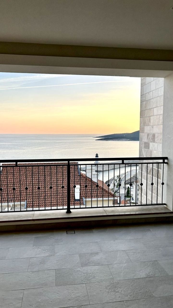 Flat in Tivat, Montenegro, 77 m² - picture 1