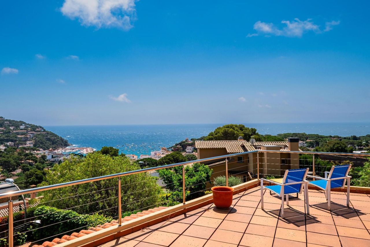 Haus in Costa Brava, Spanien, 226 m² - Foto 1