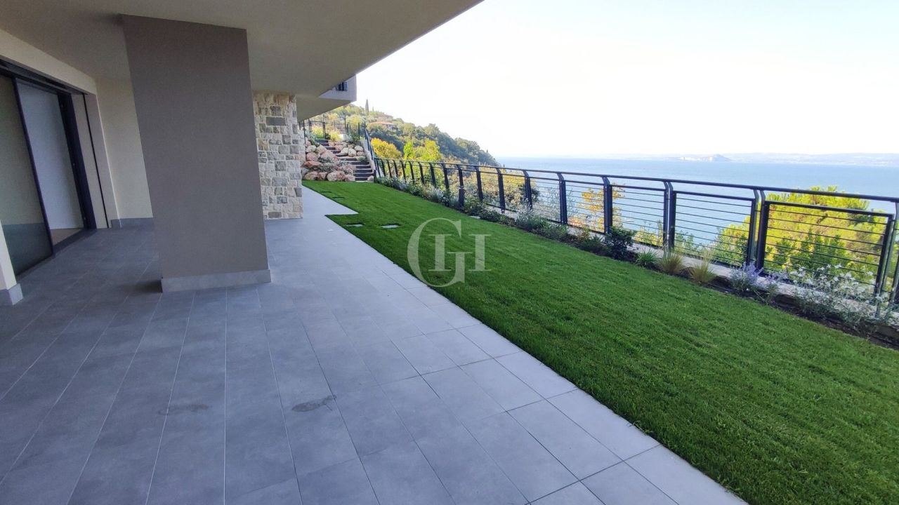 Apartamento por Lago de Garda, Italia, 225 m² - imagen 1