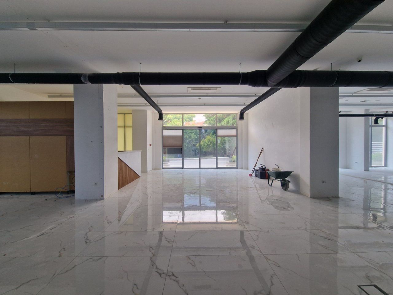 Bureau à Budva, Monténégro, 345 m² - image 1