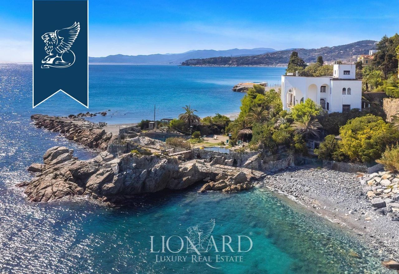 Villa en Varazze, Italia, 750 m² - imagen 1