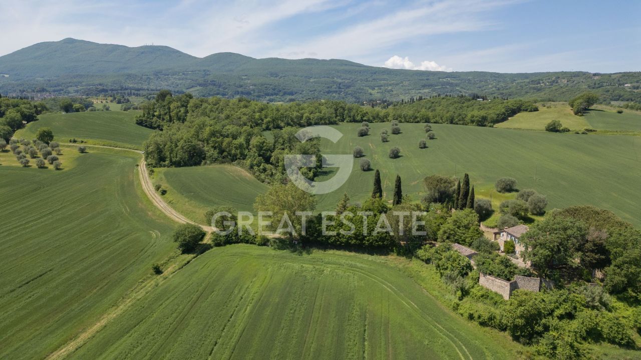 House in Cetona, Italy, 287.5 m² - picture 1