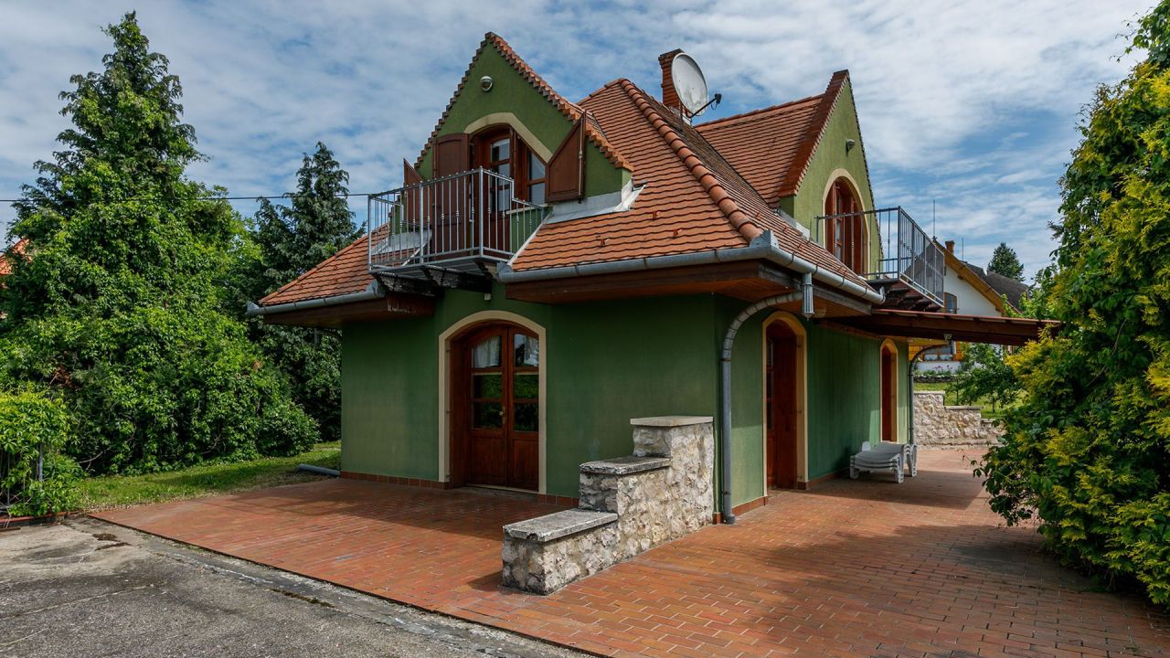 House in Keszthely, Hungary, 120 m² - picture 1