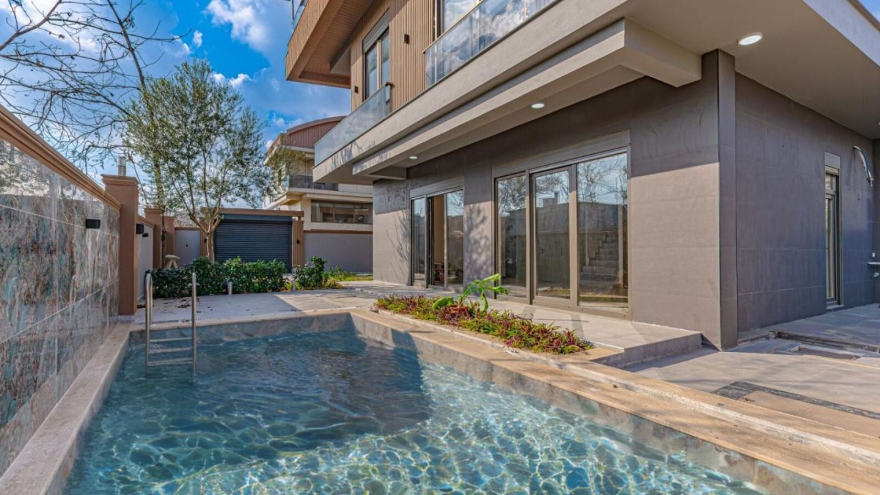 Villa à Antalya, Turquie, 280 m² - image 1