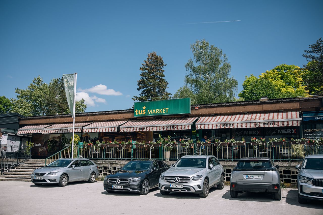 Boutique à Sevnica, Slovénie, 529.58 m² - image 2