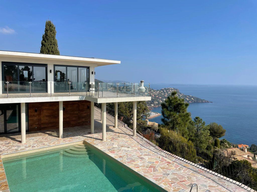 Villa in Theoule-sur-Mer, France, 200 m² - picture 1