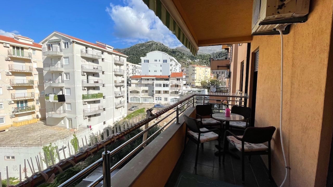 Wohnung in Budva, Montenegro, 99 m² - Foto 1