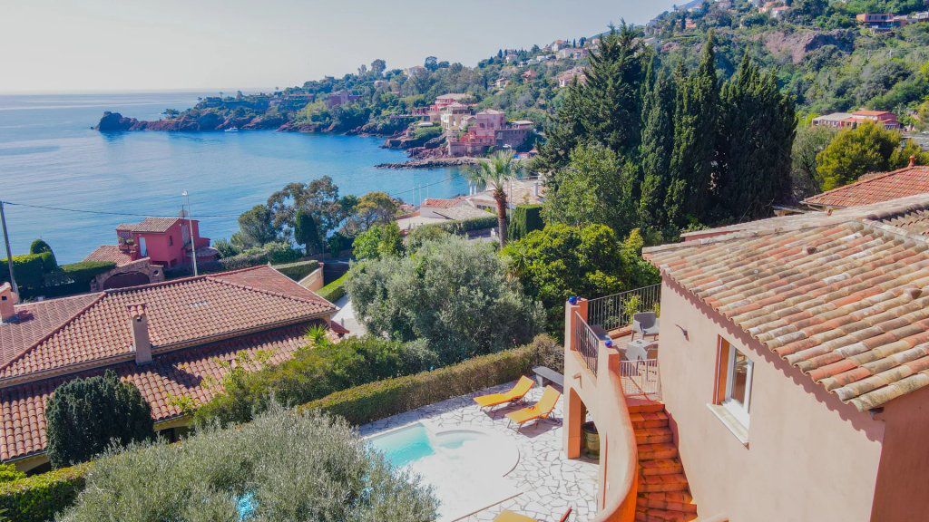 Villa in Theoule-sur-Mer, France, 180 m² - picture 1