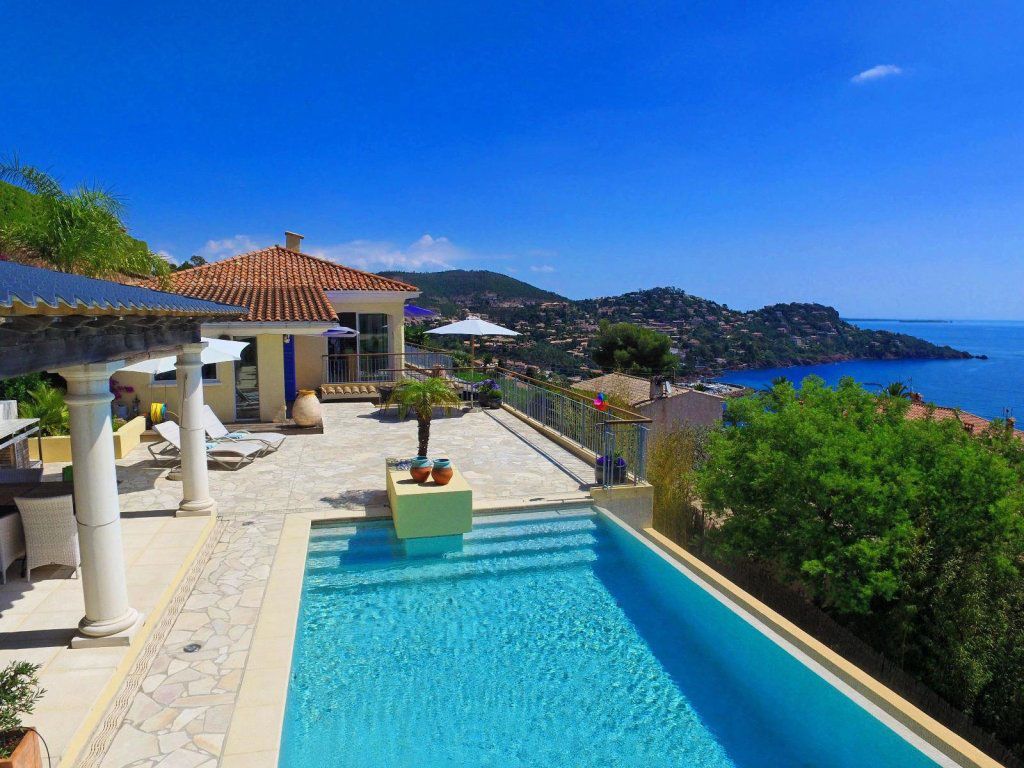 Villa en Theoule-sur-Mer, Francia, 200 m² - imagen 1
